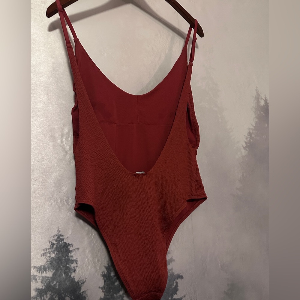 Stylish Women's Swimwear Set - Black, Red, and Blue Patterned - Picture 7 of 14